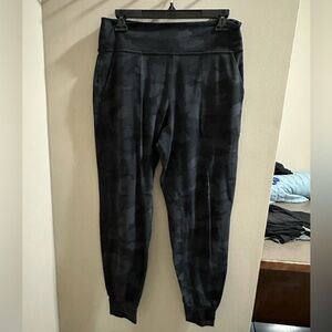 Black/gray camouflage lululemon align joggers size 10